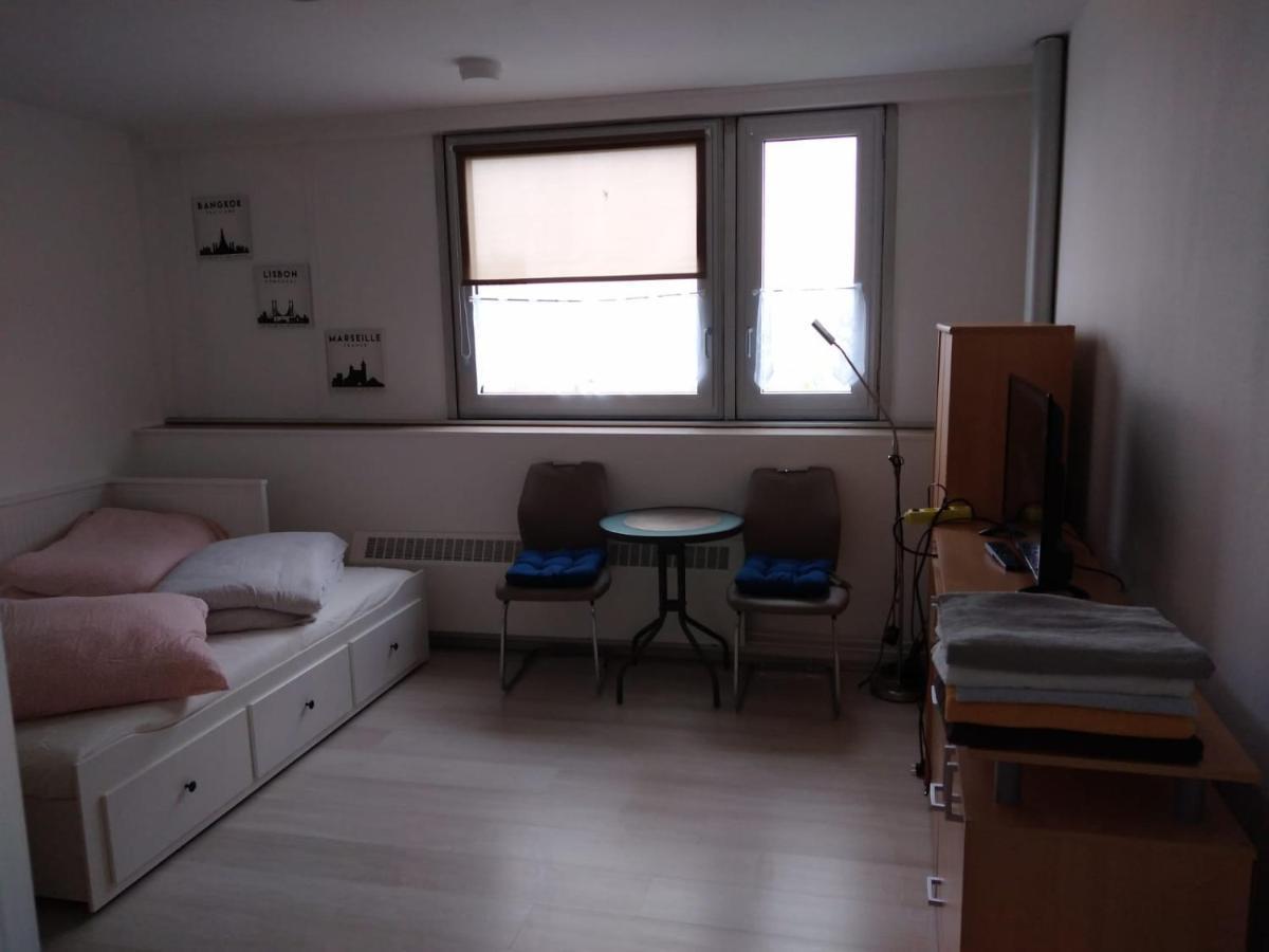 Studio-Apartment, Zentral Gelegen โคโลญ ภายนอก รูปภาพ